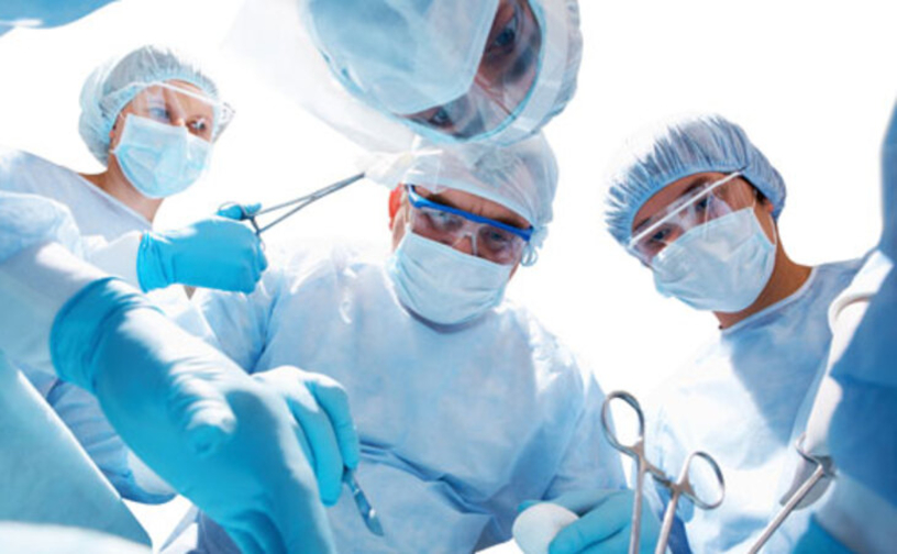 Выжил после удара локомотива: врачи спасли мужчину с тяжелейшими травмами.