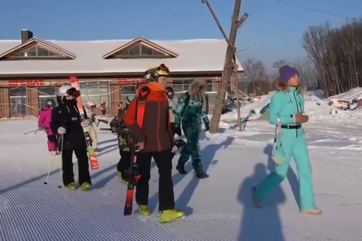 ​Дальнейшее развитие горнолыжного курорта в Арсеньеве обсудили на выездном совещании.